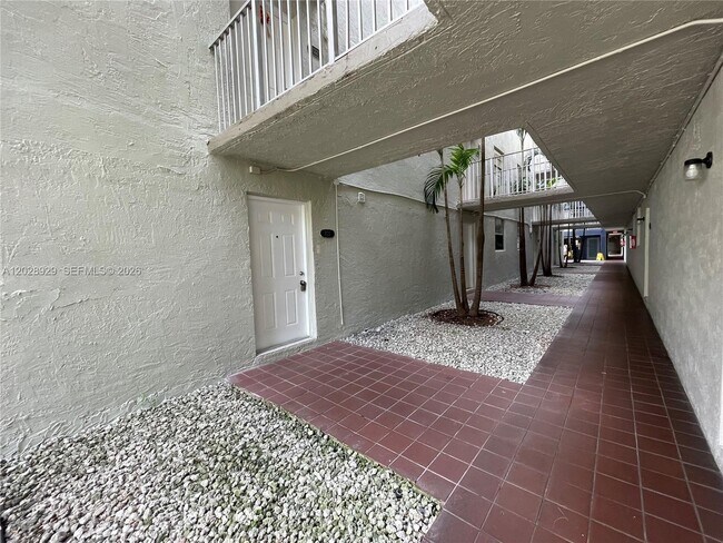 Building Photo - 10090 NW 80th Ct