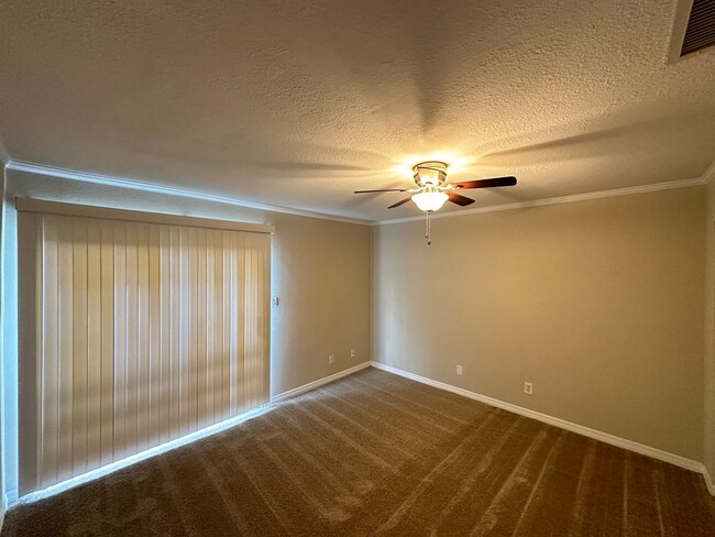 Building Photo - 2 Bedroom, 2.5 Bath Condo in Winter Park!