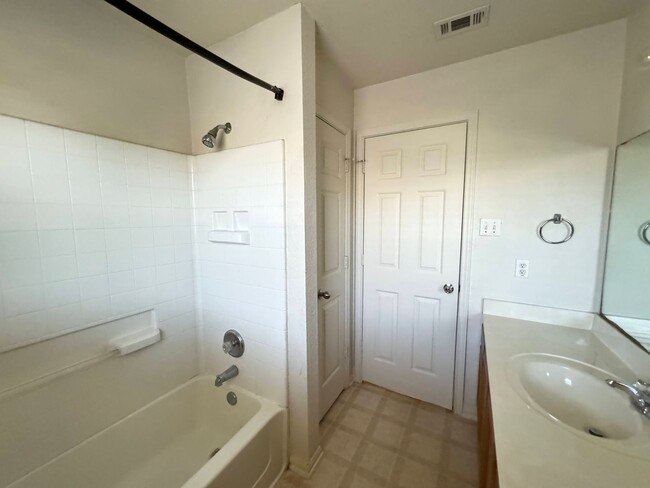 Building Photo - 3301 Bull Run Dr