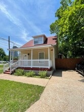 Building Photo - 208 Medina St