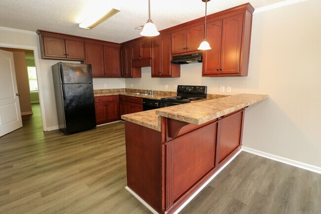 Building Photo - Lincoln Tri-Plex Upstairs Unit