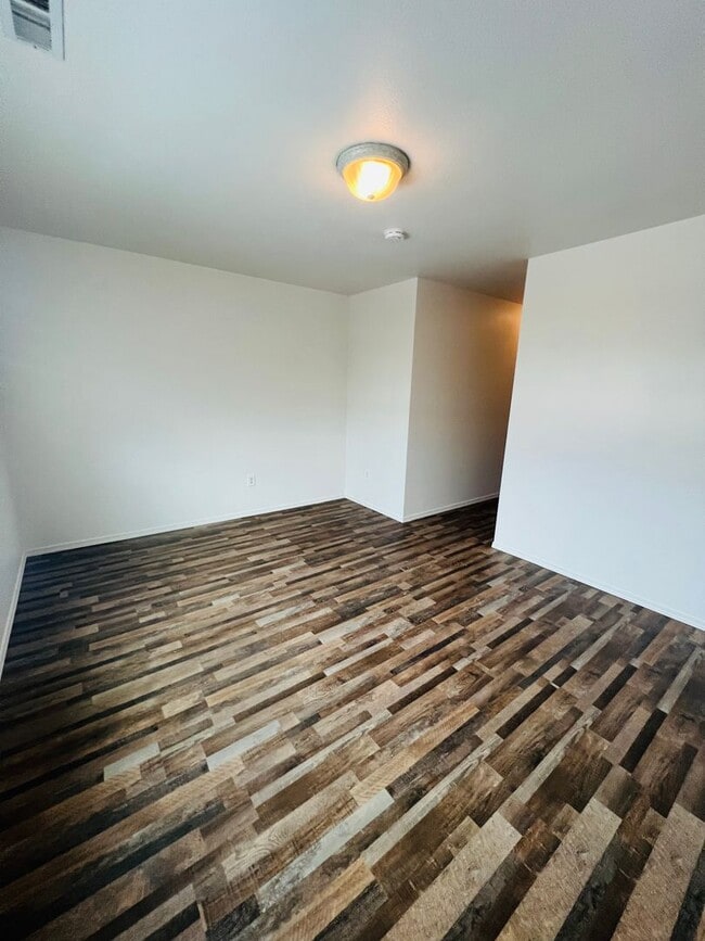 Building Photo - Amazing 3 Bed 2.5 Bath - Townhouse