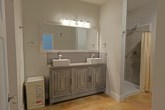 Building Photo - 2720 Jewel Rd