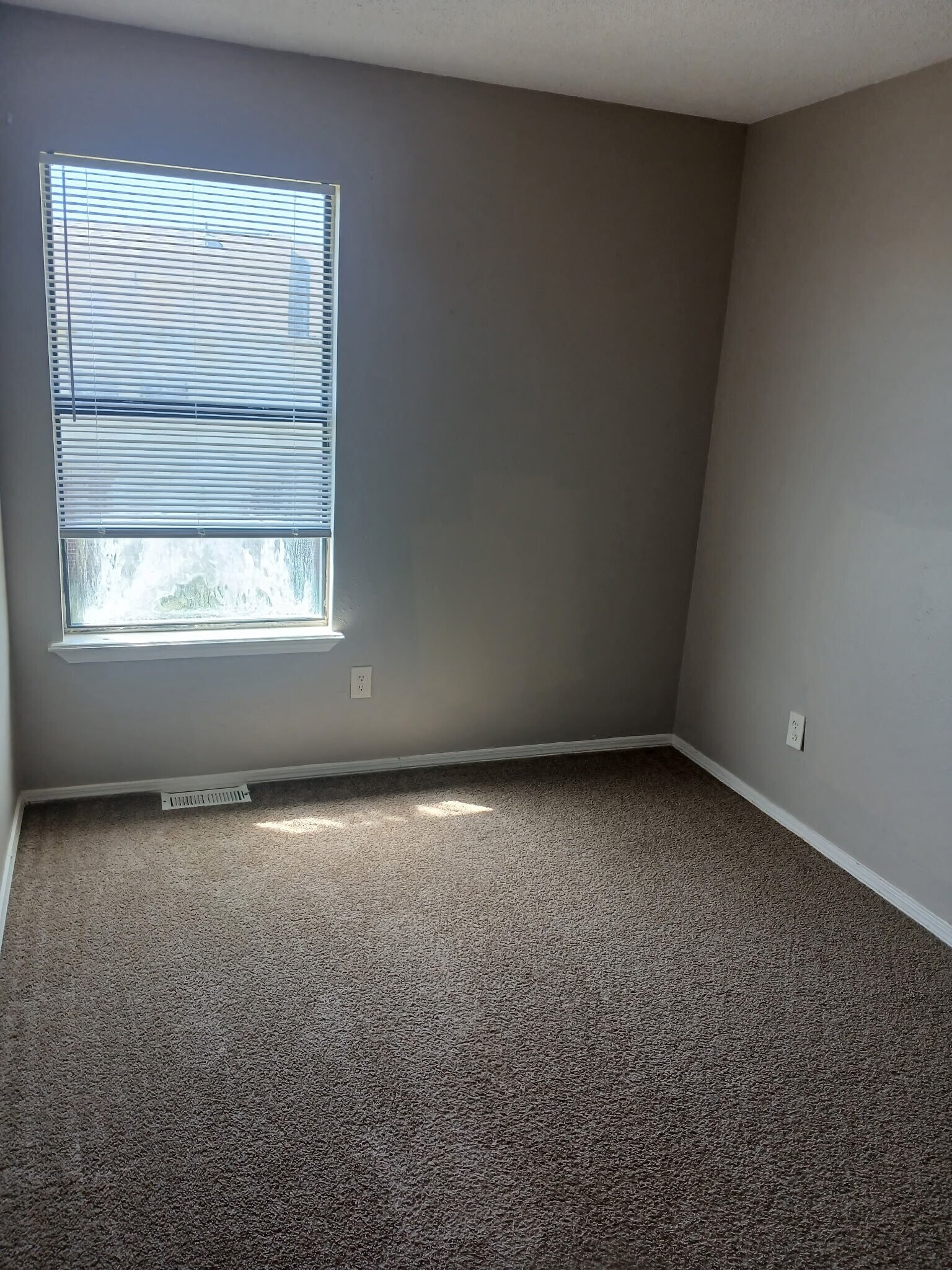 Building Photo - 4301 Yorkshire Dr