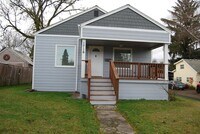 Building Photo - 2BR Home in Forest Grove OR