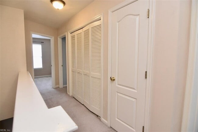 Building Photo - 145 Horse Run Dr