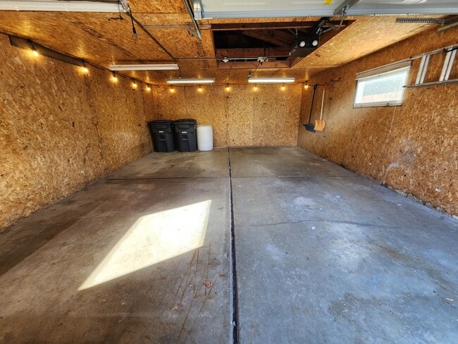 Building Photo - 3219 S 10th St