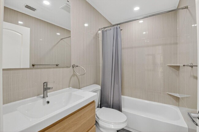 Building Photo - 5151 W Club Cir