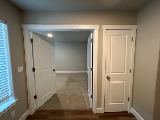 Building Photo - Beautiful 3 Bedroom / 2 Bathroom Home in S...