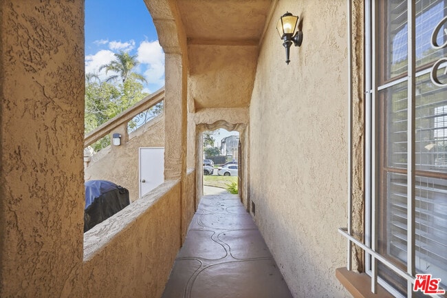 Building Photo - 1143 S Rimpau Blvd