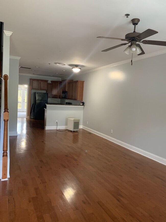 Building Photo - Lovely Eastside Townhome Condo Near Vet School- 3BR/3BATH!