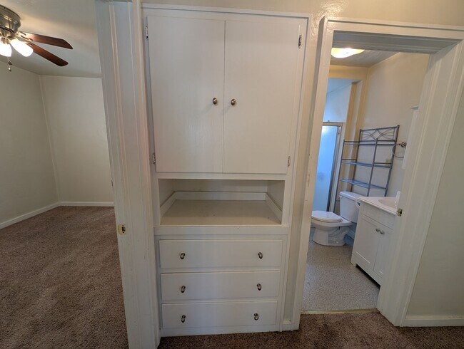 Building Photo - 3 Bedroom 1 Bath Near Redding Library