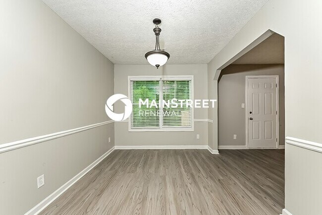 Building Photo - 3 Bedroom Pet-Friendly Home in Jonesboro, GA with Main Street Renewal