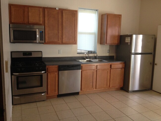 Building Photo - 1379 Forsythe Ave