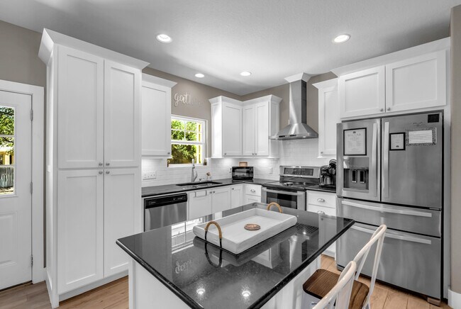 Building Photo - 113 Winding Oak Dr