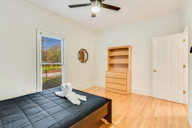 Building Photo - 1408 Aramore Dr SE