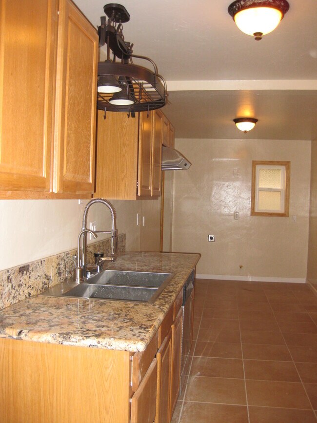 Building Photo - 2805 Fallbrook Ln