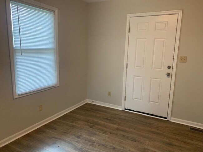 Building Photo - Available July 31st , 2026!!