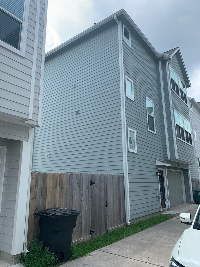 Building Photo - 709 Link Rd