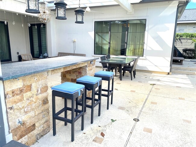 Building Photo - 4642 Devon St