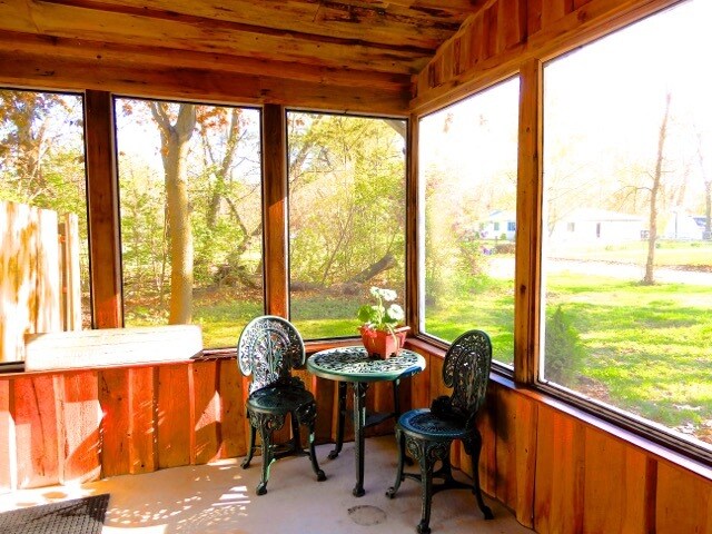 Outdoor room for morning coffee - 9580 Sunnyside Road