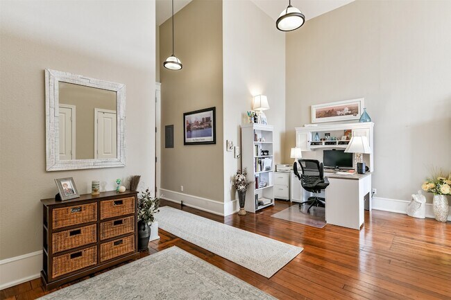 Building Photo - 525 22nd St