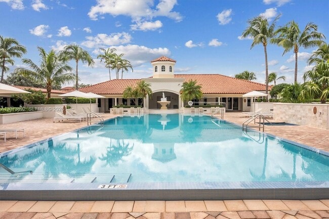 Building Photo - 20000 E Country Club Dr