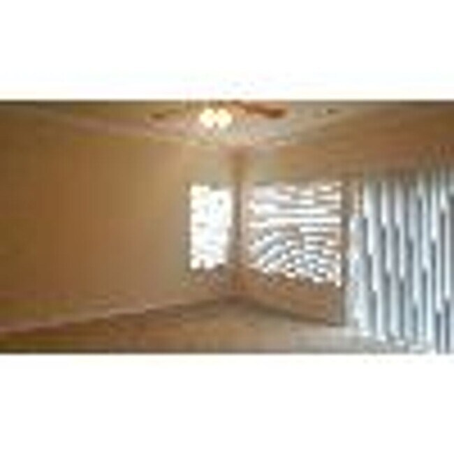 Building Photo - 204 Ashmore Ln