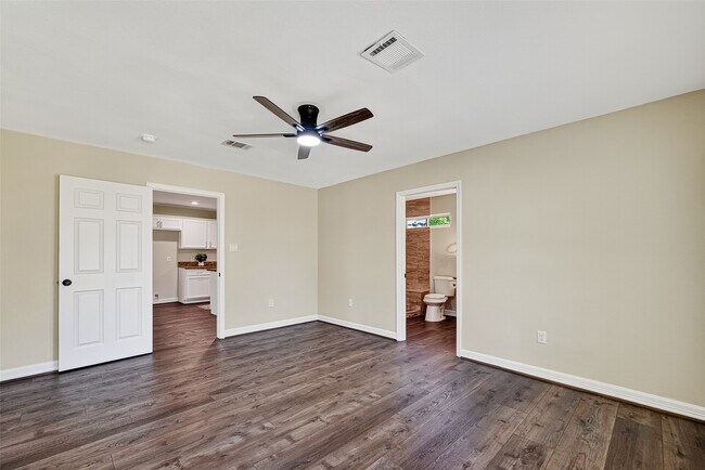 Building Photo - 2217 10th St