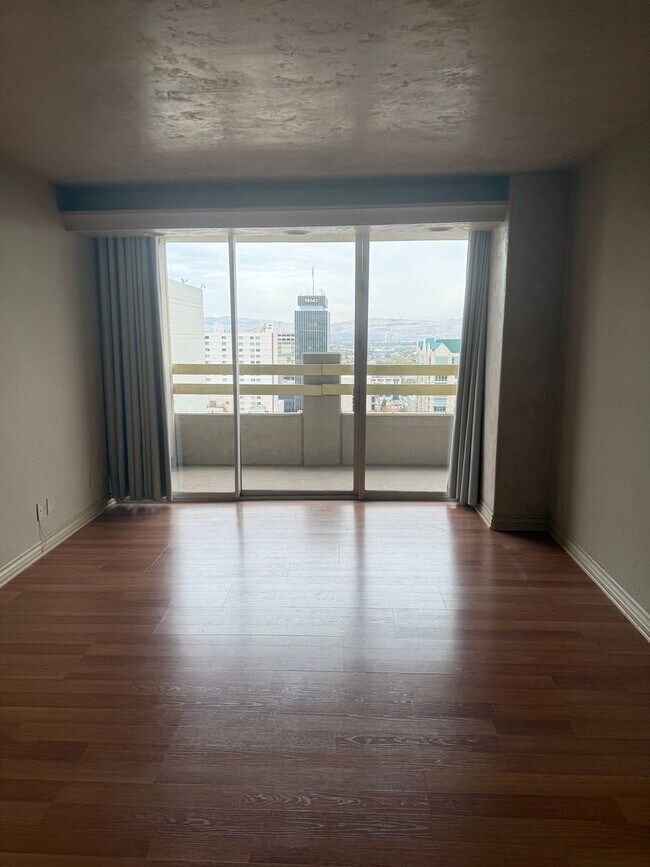 Building Photo - 100 N Arlington Ave