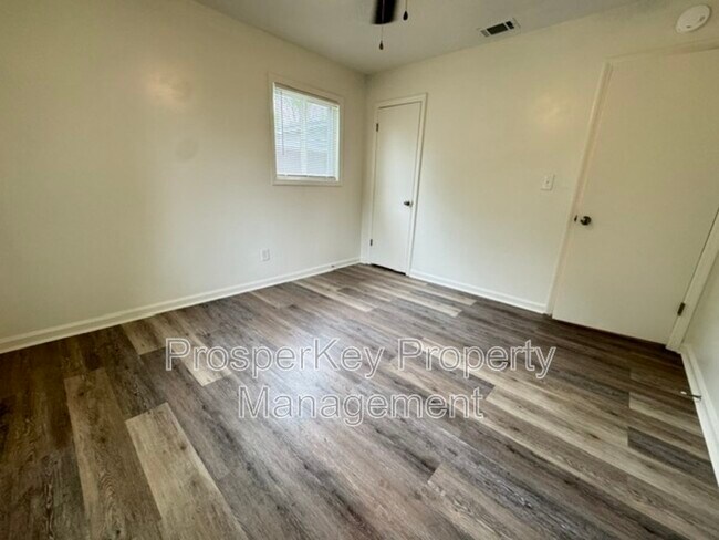 Building Photo - 1526 Barcelona Dr