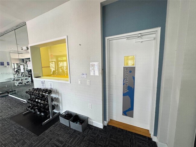 Building Photo - 10381 SW 150th Ct