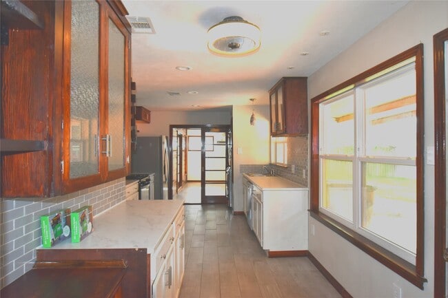 Building Photo - 5602 Tallow Ln