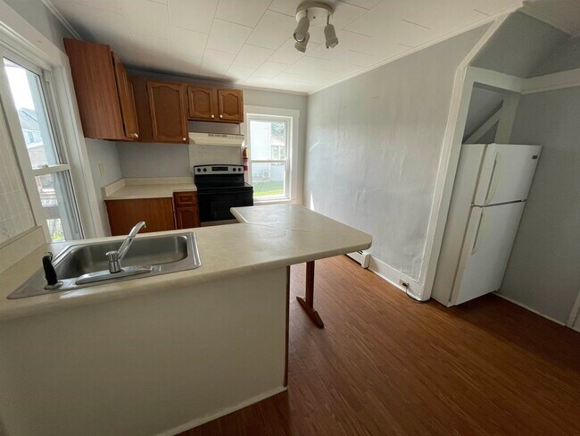 Building Photo - 46 Terrill St