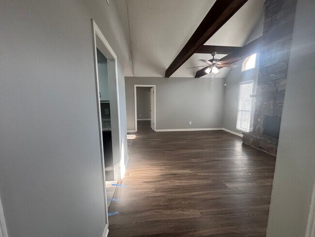 Building Photo - 5756 Crievewood Dr