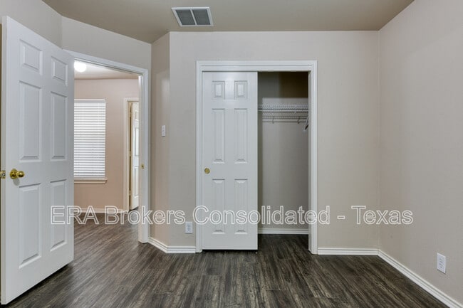 Building Photo - 130 Carmel Dr