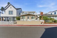 Building Photo - 403 38th St