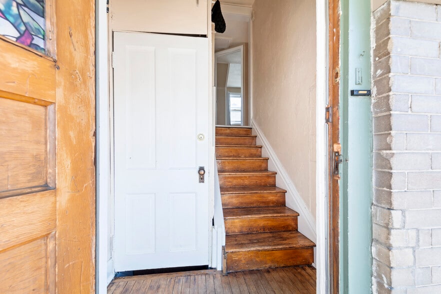 Building Photo - 2615 E 12th Ave