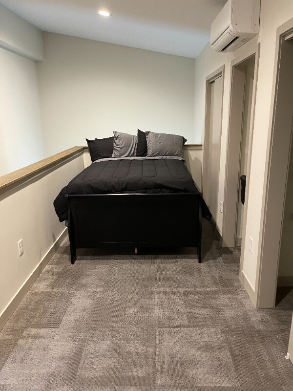 Building Photo - 1417 W9th St