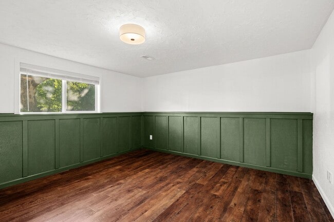 Building Photo - Gorgeous Four Bed-Two Bath Home