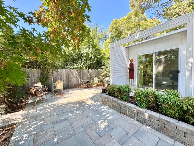 Building Photo - Available For 4+ Months!* Rare Find Furnished Saint Helena Gem, “Upper Tainter” 2 Bedrooms, 2 Bat...