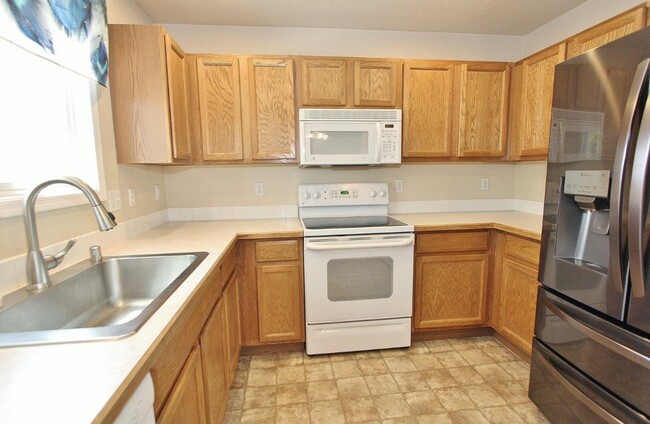 Building Photo - Immaculate Single-Level Home