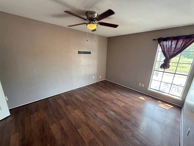 Building Photo - 10501 South Dr