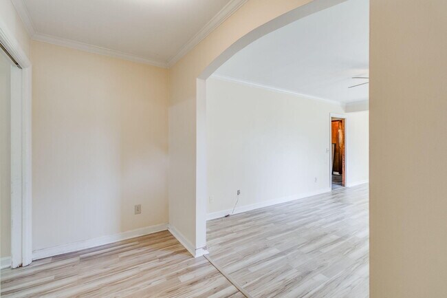 Building Photo - 2 Pickens Ct