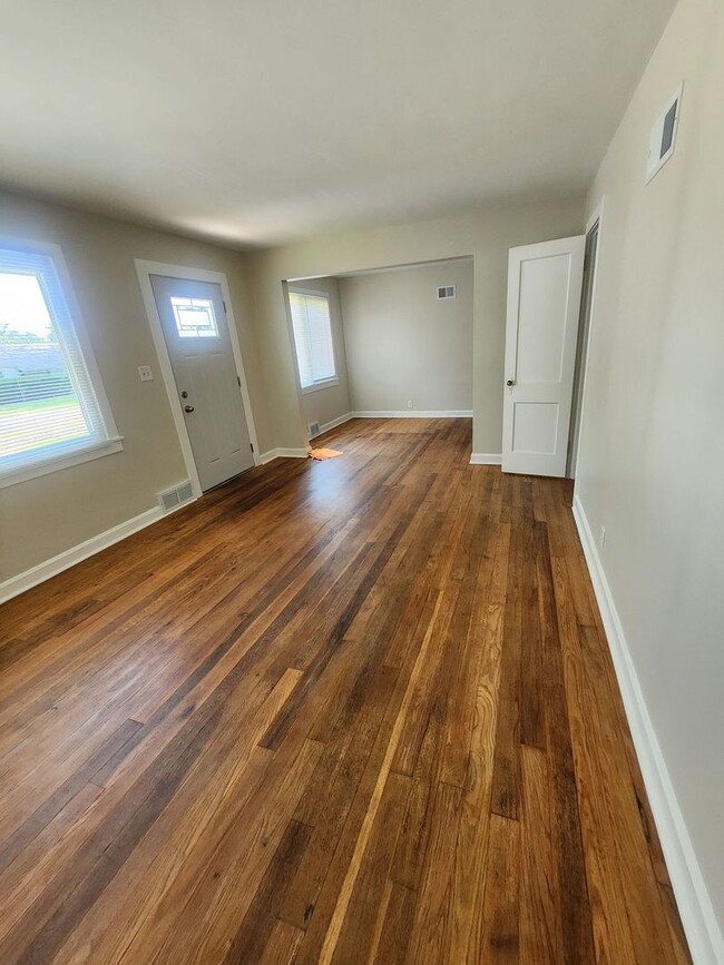 Building Photo - Now leasing for July 1st!