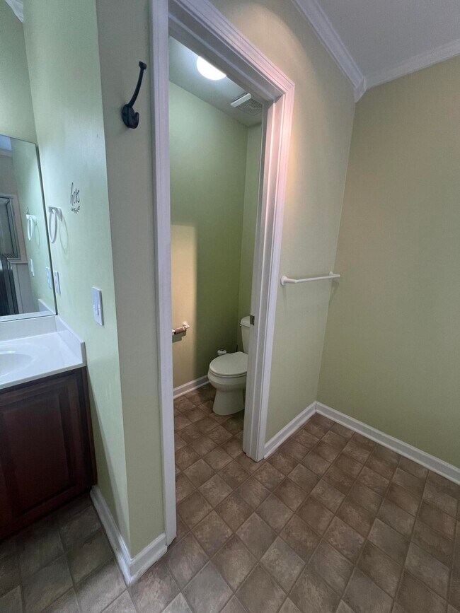 Building Photo - 565 Batty Way