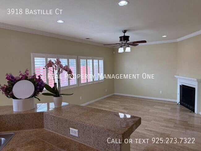 Building Photo - 3918 Bastille Ct
