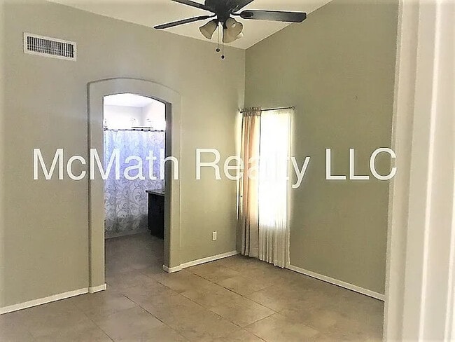 Building Photo - Beautiful 3-bedroom 2-bathroom