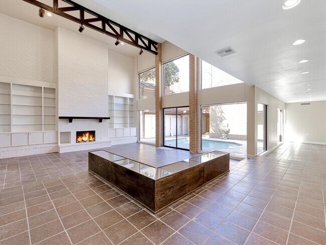 Building Photo - 5600 San Felipe St
