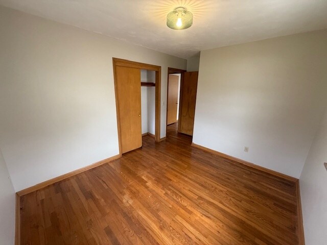 Building Photo - 880 N Huntington St